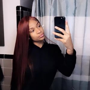 Meet your Posher, Chloe